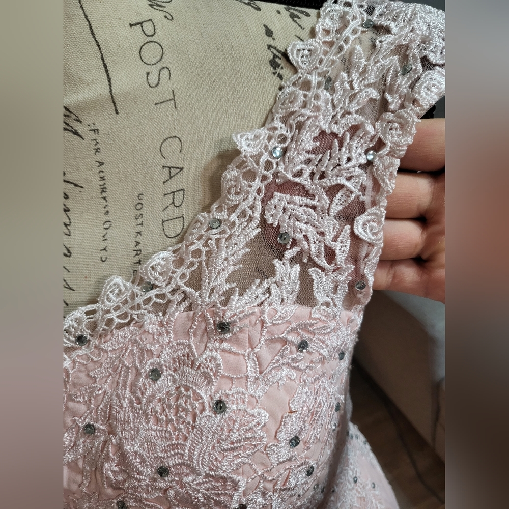 Modest lace bridesmaid dress - Picture 8 of 14